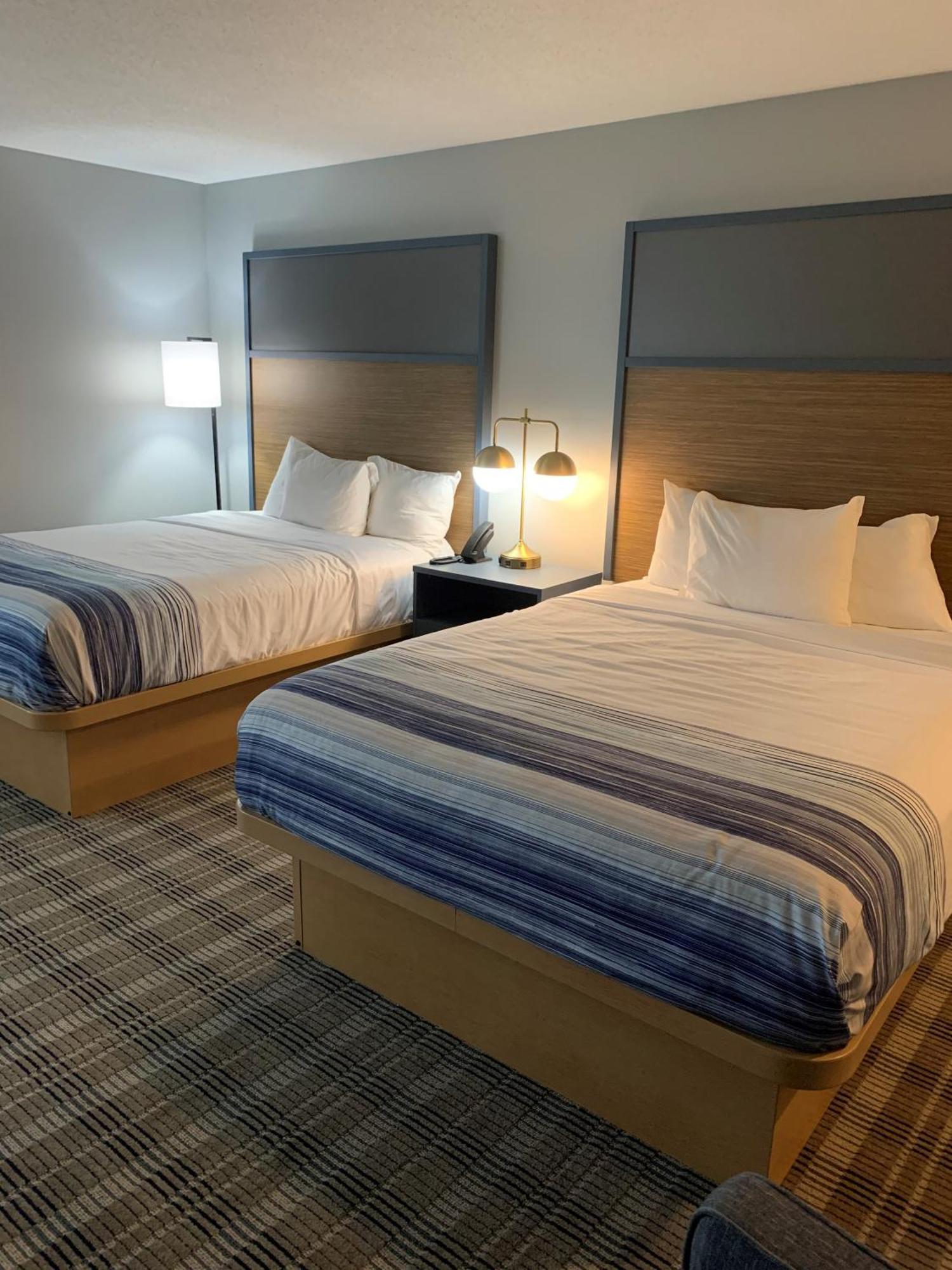 Americinn By Wyndham Marshfield Екстер'єр фото